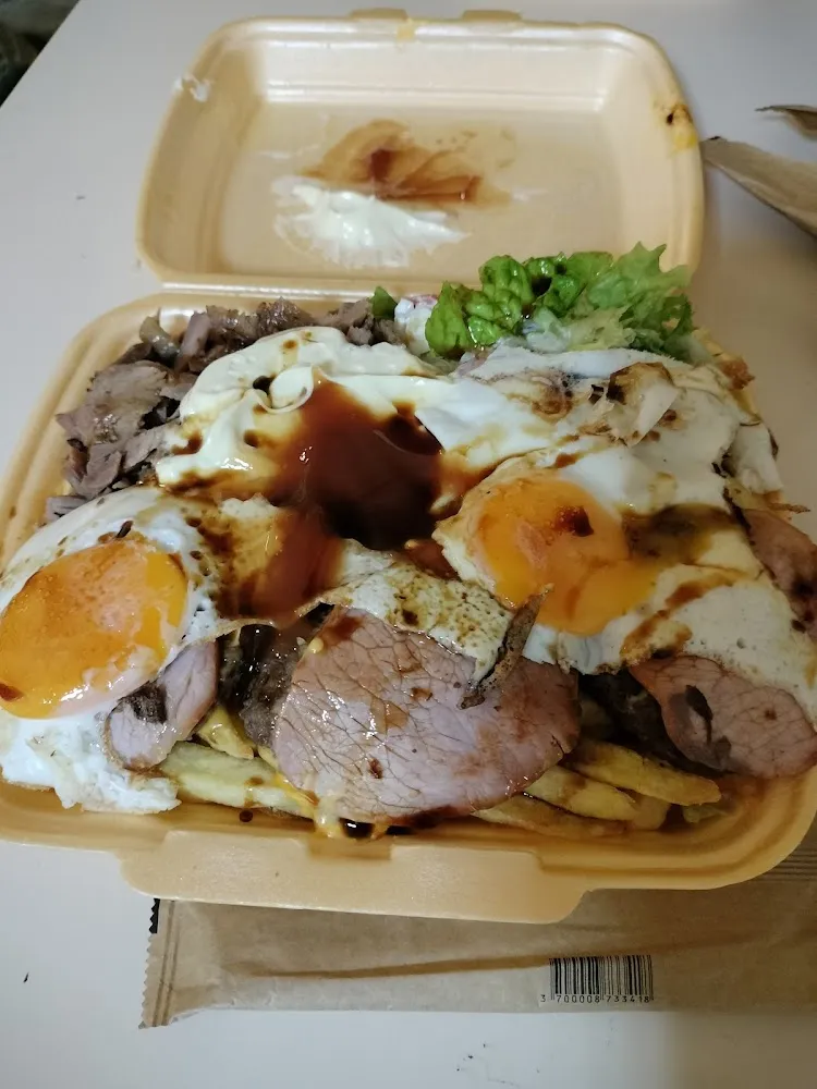 Assiette Kebab Steak Haché Oeuf Bacon